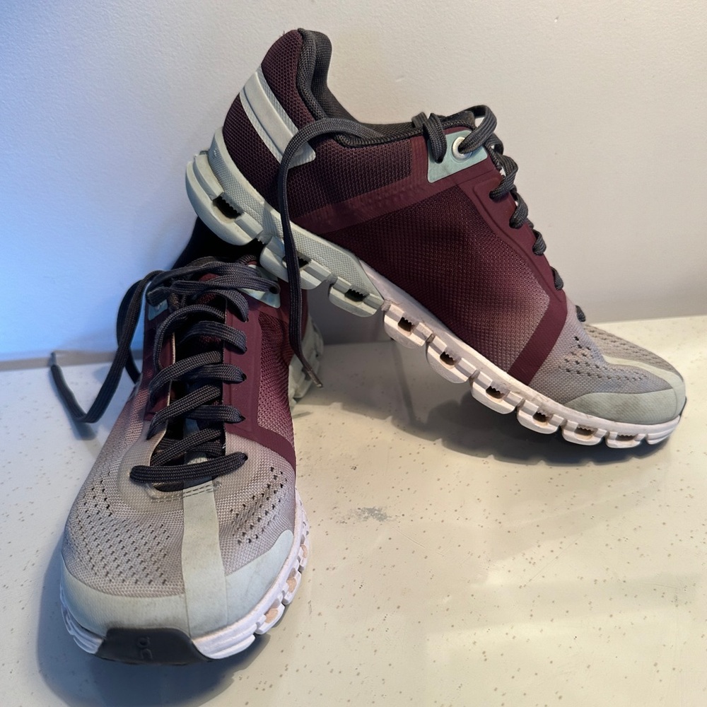 On Cloudflow Running Shoe 6.5M  mulberry/purple